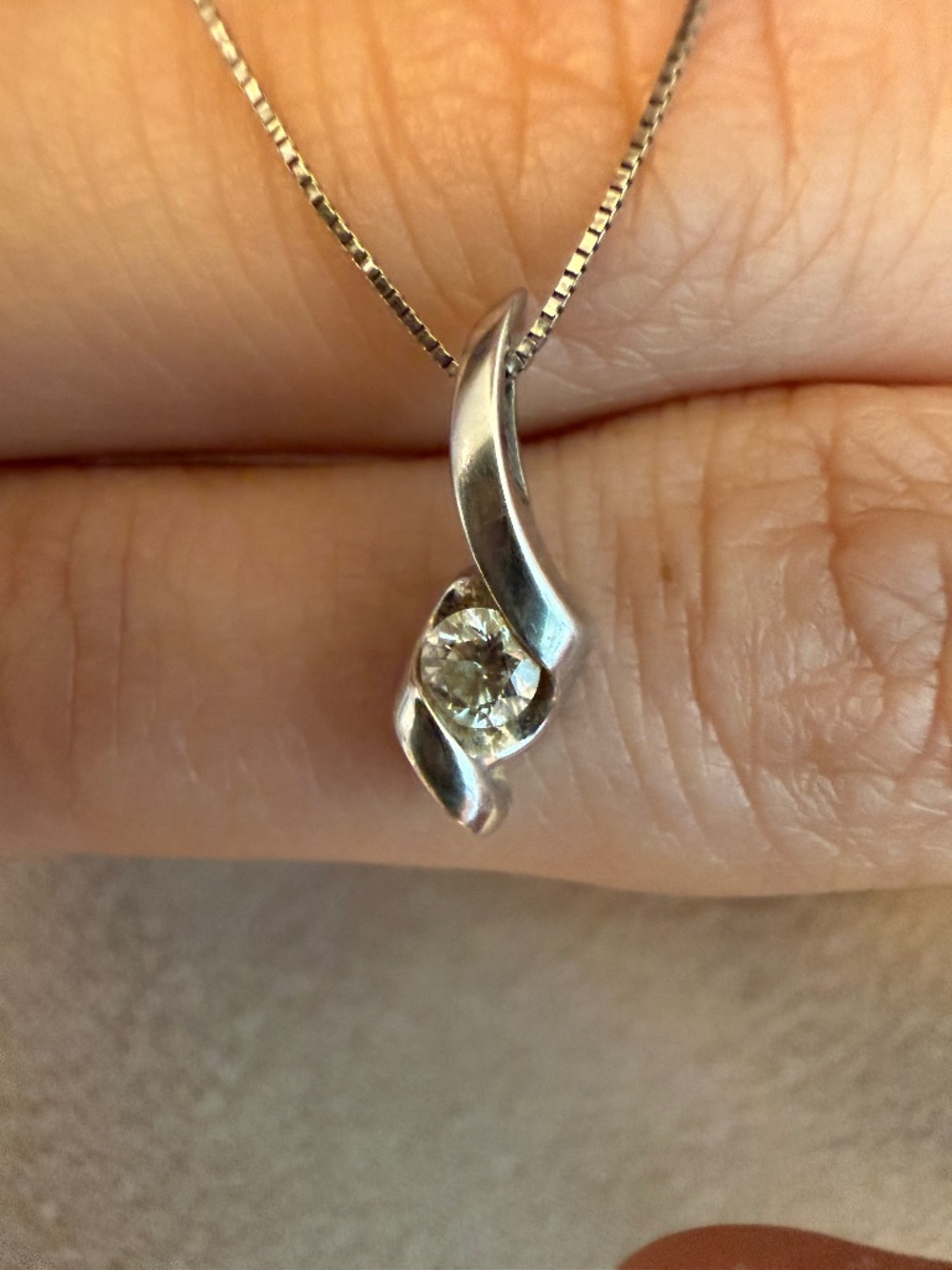 Sirena 1/8ctw 14k white gold diamond pendant necklace 18”
